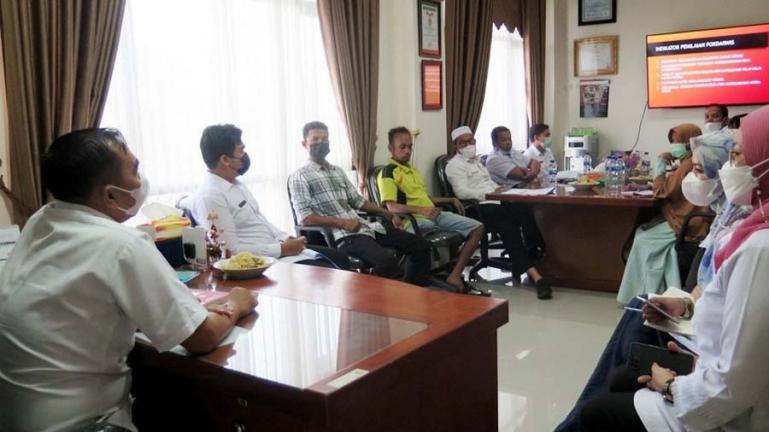 Pengurus Pokdarwis Apar saat audensi dengan Kadis Pariwisata dan kebudayaan (Disparbud) Pariaman, Dwi Marhen Yono, Rabu (18/8). (Dok : Istimewa)