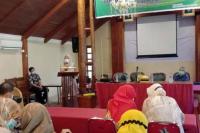 Kepala Dinas Kesehatan, Nazifah beri sambutan saat buka workshop pemahaman standar dan instrumen akrediatsi puskesmas, Jumat (13/8). ( Dok : Istimewa)