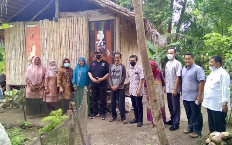 Wako Pariaman, Mardison Mahyuddin saat damping tim verifikasi Kemensos untuk program RTLH, Sabtu (28/8). (Dok : Istimewa)