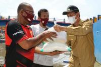 30 Pelaku Wisata Pariaman Dapat Bantuan Sembako