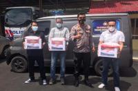 Polres Pessel Serahkan Paket Bansos pada Wartawan