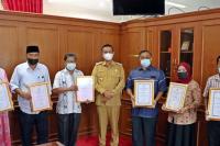 Memasuki Masa Purna Tugas: Tujuh ASN Dapat Penghargan dari Wako Pariaman
