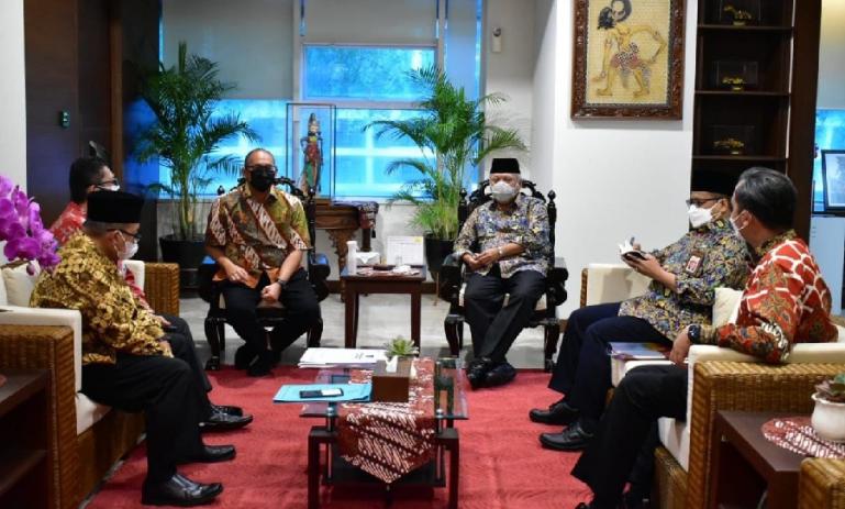 Anggota DPR RI, Andre Rosiade bersama sejumlah kepala daerah di Sumbar saat menemui Menteri PUPR, Basuki Hadimuljono, Selasa (22/9) lalu. (Dok : Istimewa)