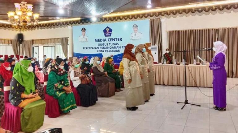 Bunda PAUD Kota Pariaman, Ny Lucyanel Genius melantik Bunda PAUD kecamatan se Kota Pariaman di balairung rumah dinas wali kota, Kamis (2/9) pagi. (Dok : Istimewa)