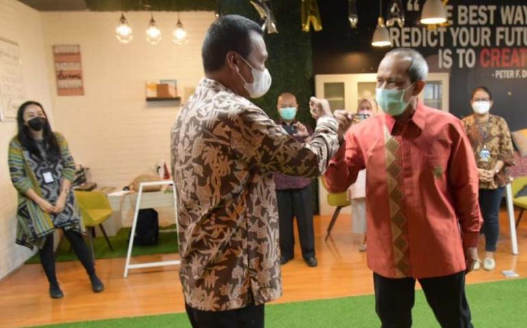 Genius Umar saat disambut CEO (Chief Executive Officer ) Antara Digital Media, Darmadi saat berkunjung ke Wisma Antara Jakarta, Rabu (22/9) kemarin. (Dok : Istimewa)