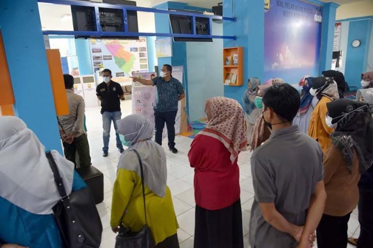 Sekko Pariaman, Yota Balad saat sidak ke kantor MPP di kota itu, Jumat siang (17/9). (Dok : Istimewa)