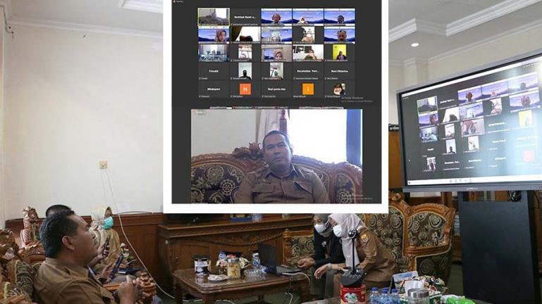 Sekko Pariaman, Yota Balad buka lokakarya program Kotaku secara virtual di ruang kerjanya, Selasa (21/9). (Dok : Istimewa)