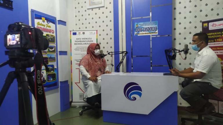 Sekretaris LKAAM Kota Pariaman, Priyaldi saat podcast di studio Gandoriah Diskominfo Kota Pariaman, Rabu (22/9). (Dok : Istimewa)