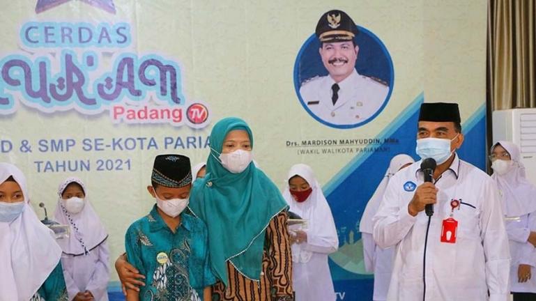 Kepala Disdikpora Kota Pariaman, Kanderi saat membuka lomba Cerdas Quran tingkat SD dan SMP se Kota Pariaman, Rabu (22/9). (Dok : Istimewa)