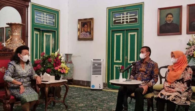 Wali Kota Pariaman, Genius Umar saat silaturahmi kepada Gusti Kanjeng Ratu (GKR) Hemas di Keraton Yogyakarta, Rabu (13/10). (Dok : Istimewa)