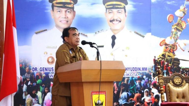 Kepala Dinas Dikpora Kota Pariaman, Kanderi saat membuka pelatihan bagi guru-guru olahraga di kota itu, Selasa (19/10). (Dok : Istimewa)