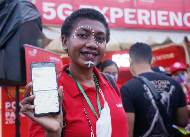 Telkomsel menjadi yang pertama menghadirkan jaringan 5G di Bumi Cenderawasih melalui showcase 'Telkomsel 5G Experience Center' pada momentum PON XX Papua 2021 di Stadion Lucas Enembe Papua. (Dok : Istimewa)