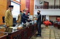 Penetapan Perda Pendapatan Daerah Ditunda: DPRD Sahkan Ranperda APBD Sumbar 2022