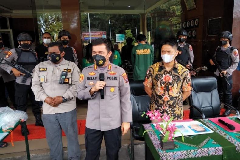 Kapolres Kota Padang Kombes Imran Amir saat konferensi pres kasus perampokan dan pembunuhan di Kuranji, Jumat (5/11). (Dok : Istimewa)