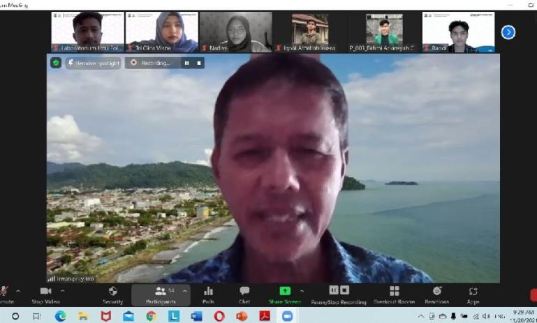 Mantan Gubernur Sumbar, Irwan Prayitno saat jadi pemateri pada kegiatan yang diadakan Laboratorium Ilmu Politik Unand, Sabtu (20/11). (Dok : Istimewa)