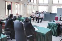 Majelis sidang KI mendengarkan penjelasan pihak Pemprov Sumbar selaku termohon dalam siding itu, Rabu (17/11). (Dok : Istimewa)