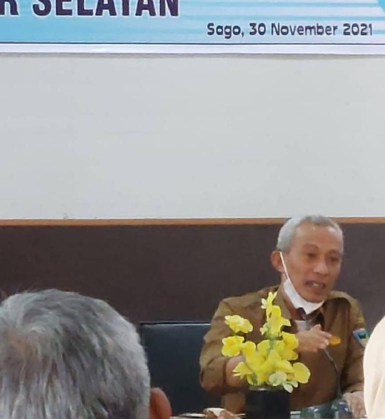 Sekkab Pessel, Mawardi Roska saat beri arahan pada OPD setempat soal penyusunan anggaran di masing-masing OPD itu, di Painan, Selasa (30/11). (Dok : Istimewa)