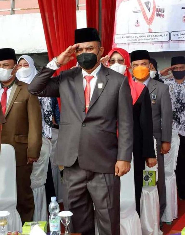 Ketua DPRD Dharmasraya, Pariyanto saat ikuti upacara peringatan Hari Guru Nasional di kabupaten tersebut, Kamis (25/11). (Dok : Istimewa)