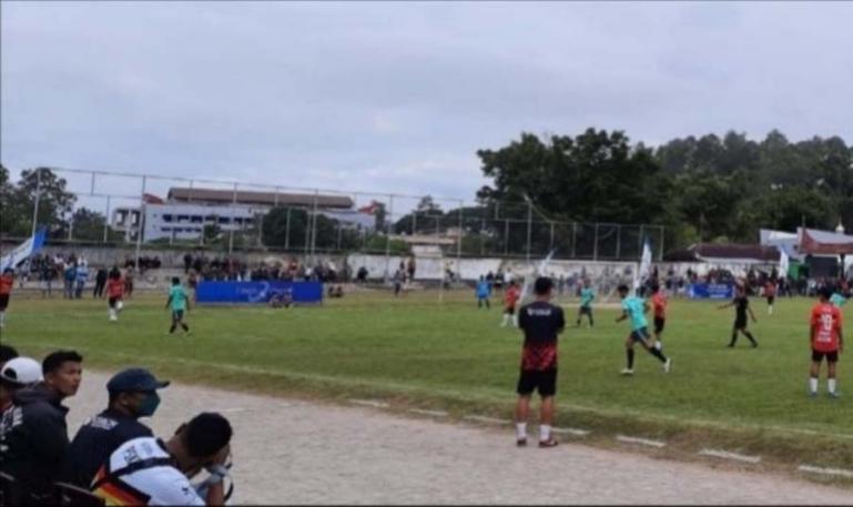 Suasana pertandingan PSKB Bukittinggi melawan PSKPS Pasaman di Stadion Ateh Ngarai, pada Minggu (7/11) sore kemarin. (Dok : Istimewa)