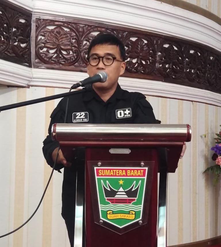 Anggota DPD RI asal Sumbar, Alirman Sori saat beri sambutan dalam pelantikan kepengurusan IOSKI Sumbar di Padang, Rabu siang (22/12). (Dok : Istimewa)