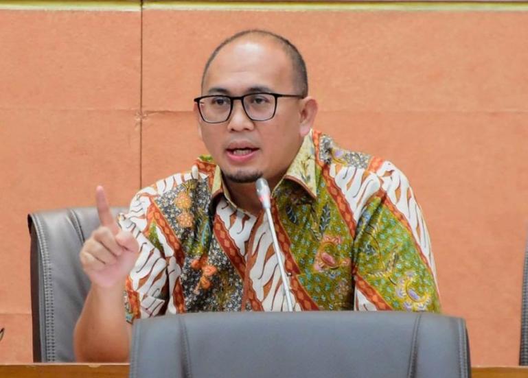 Keliling Sumbar 20-25 Desember Ini Andre Rosiade Sebar Bantuan lebih dari Rp2 Miliar