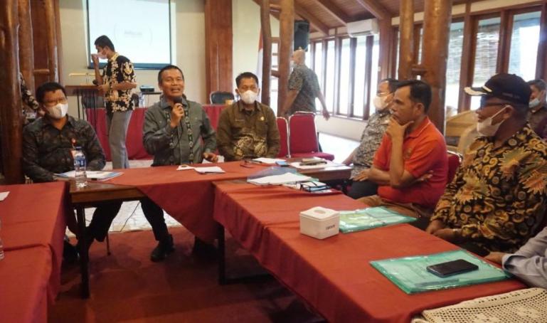 Wali Kota Pariaman, Genius Umar dialog dengan kepala desa dan lurah se-Kota Pariaman di acara yang digelar Dinas PMDes Kota Pariaman, Kamis (16/12). (Dok : Istimewa)