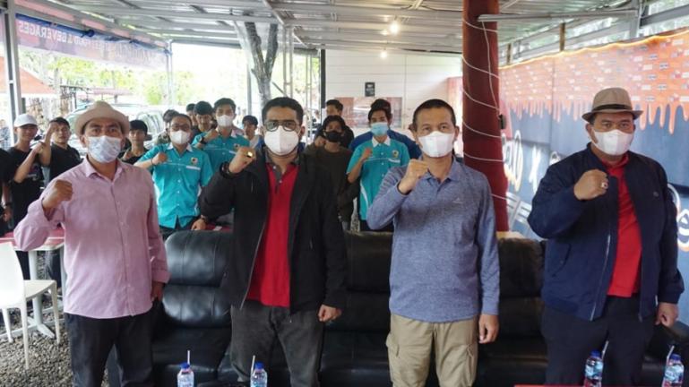 Genius saat membuka perlombaan mobile legeng yang diadakan KNPI Kota Pariaman, di Khaosan Street Foods and Beverages, Kota Pariaman, Sabtu (18/12). (Dok : Istimewa)