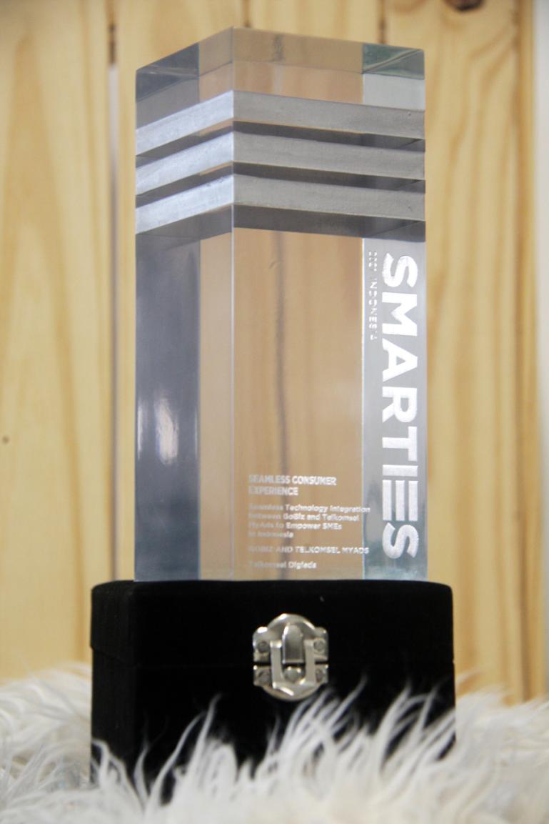Integrasi layanan Telkomsel MyAds dari Telkomsel DigiAds dan GoBiz dari Gojek berhasil mendapatkan Silver Winner di Kategori Seamless Consumer Experience pada The Smarties Indonesia 2021. (Dok : Istimewa)