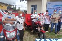 Program Bina Lingkungan Jelang Akhir Tahun 2021: AP II BIM Serahkan Tiga Becak Motor