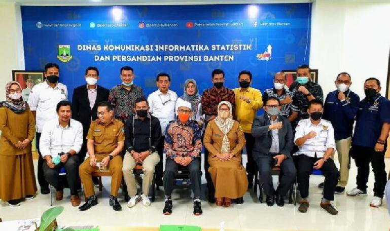 Rombongan Komisi DPRD dan KI Sumbar di Dinas Kominfotik Banten, Selasa sore (18/1). (Dok : Istimewa)