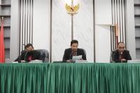 Majelis komisioner KI Sumbar saat menggelar empat sidang sengketa informasi publik sepanjang Kamis (13/1) pagi hingga sore. (Dok : Istimewa)