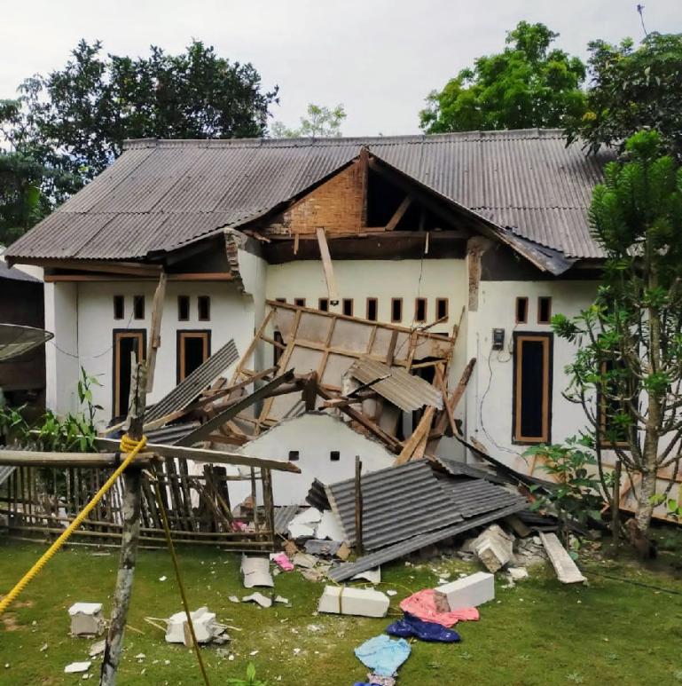 Kondisi kerusakan rumah warga paska gempabumi M 6,7 di Banten, Jumat (14/1). (Dok : Istimewa)