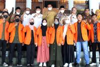 Ungkapkan Rasa Terima Kasih: 14 Lulusan Saga Saja Temui Genius Umar