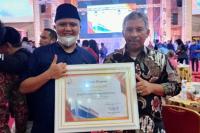 Bupati Pessel Raih Anugerah Padek