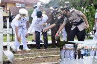 Peringati Hari Dharma Samudera di Kota Pariaman: Danlantamal Tabur Bunga di TMP Rawang