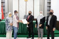 Sidang Perdana SIP di 2022 di KI Sumbar: LAI - Pemprov  Sumbar Sepakat Damai