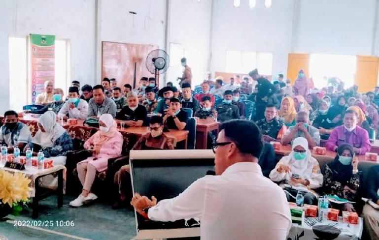 Senator Alirman Sori saat dialog dengan berbagai komponen di Kecamatan Bayang, Pessel dalam rangka safari penjaringan aspirasi beberapa hari lalu. (Dok : Istimewa)