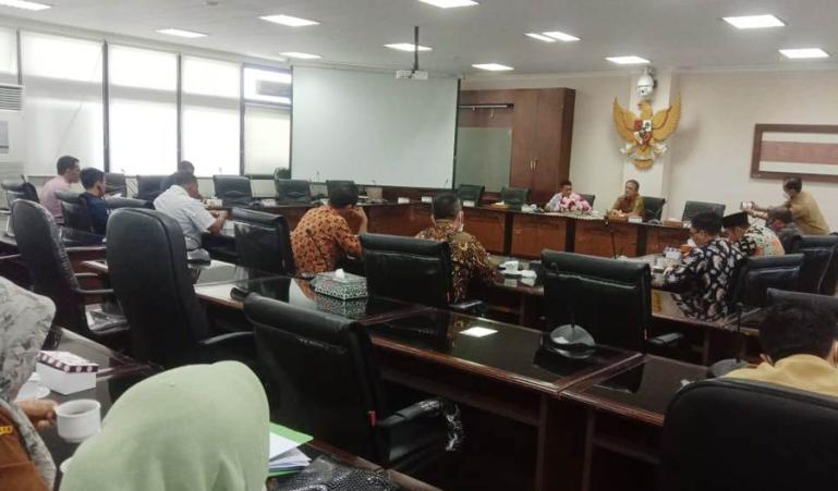 Rombongan anggota Banggar DPRD Kabupaten Indragiri Hulu saat kunjungan ke DPRD Sumbar, Selasa (22/2). (Dok : Istimewa)