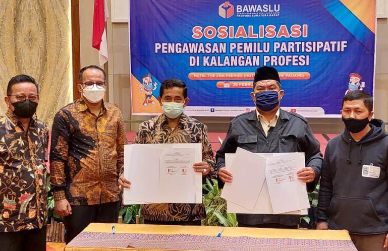 Bawaslu Sumbar dan JPS lakukan kerjasama pengawasan partisipatif untuk pemilu dan pemilihan 2024 mendatang, Sabtu (26/2). (Dok : Istimewa)