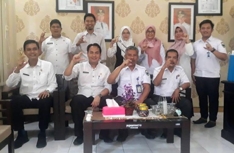 Rombongan Diskominfo Kabupaten Solok saat studi banding ke Diskominfo Pessel, Rabu siang (23/2). (Dok : Istimewa)