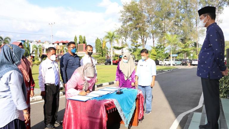 Wako Genius Umar pimpin acara pelantikan 31 pejabat yang ada di lingkup Pemko Pariaman, Jumat (25/2). (Dok : Istimewa)