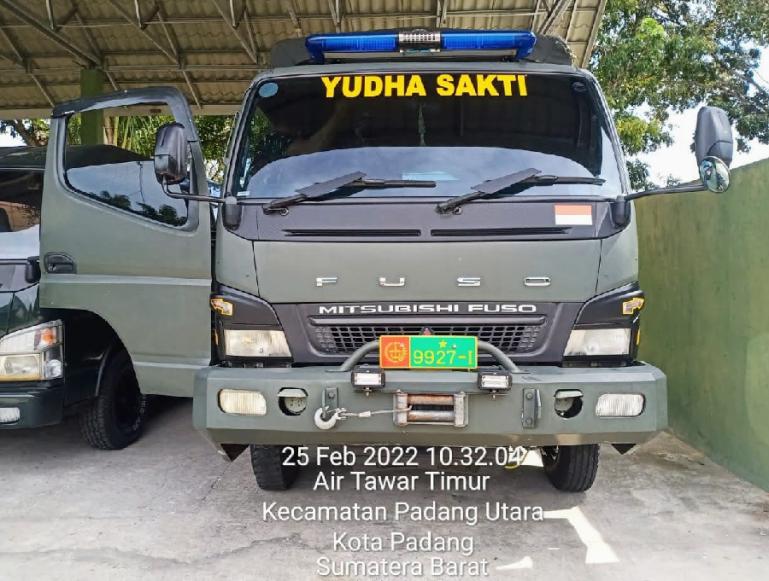 Peleton angkutan Yonif133/YS bersiap berangkat menuju lokasi gempa di Pasbar, Jumat (25/2). (Dok : Istimewa)