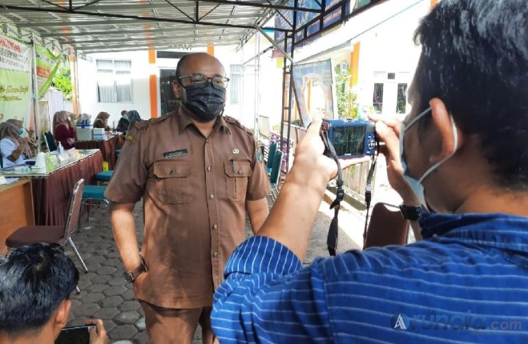 Kabid Pariwisata di Disparpora Pessel, Wildan saat beri penjelasan kepada media menyangkut kegiatan PNC, di Painan, Rabu sore (2/2). (Foto : SNM)