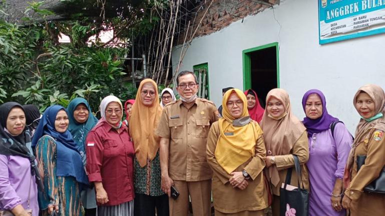 KWT Anggrek Bulan Desa, ketika menerima kunjungan KWT Nuansa Indah dari Kota Solok, Senin (7/2). (Dok ; Istimewa)