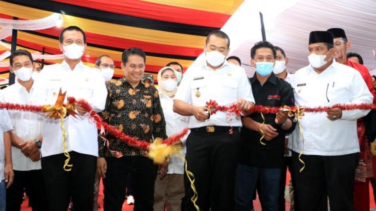 Wagub Sumbar, Audy Joinaldy bersama Wako Pariaman, Genius Umar resmikan pabrik baja ringan Treco, di kawasan Alai Gelombang, Kota Pariaman, Rabu (9/2)). (Dok : Istimewa)