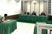 Majelis komisioner KI Sumbar menggelar sidang SIP antara dua pihak bersengketa yakni LAI (pemohon) dan PT Pertamina di Padang (termohon), namun tidak dihadiri pihak termohon, Jumat 4/2). (Dok : Istimewa)