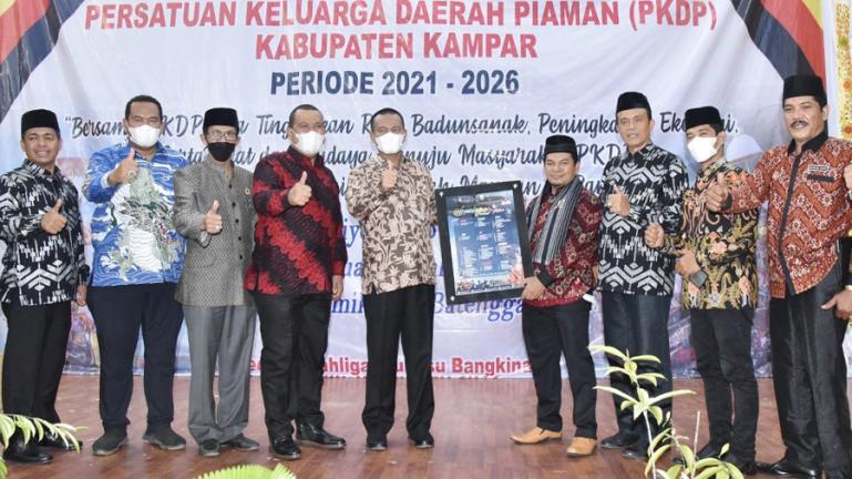 Wako Genius Umar saat launching CoE 2022 Pariwisata Kota Pariaman di acara pelantikan DPD PKDP Kampar, Riau, Jumat malam (18/2).