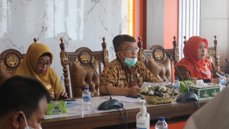 Sekretaris Dinas Perkim LH Kota Pariaman, Muliawan saat ikuti Diskusi UI Green City Metric, Kamis (10/3). (Dok : Istimewa)