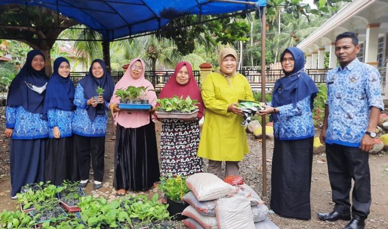Bantuan DPPP Kota Pariaman untuk Dasawisma Sirih Merah untuk lomba PPK tingkat Sumbar. (Dok : Istimewa)