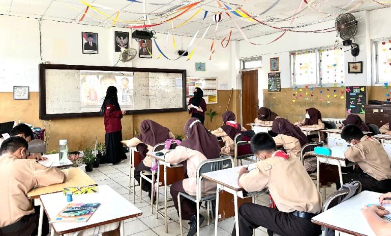 BEM KM FKG Unand saat laksanakan kegiatan pengabdian sekolah SMP di Kota Padang dalam rangka sekolah mitra beberapa waktu lalu. (Dok : Istimewa)